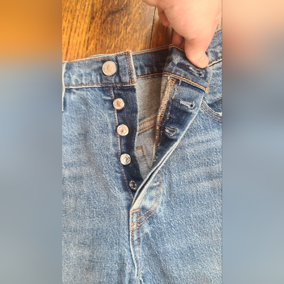 Like new Levis 501 S Skinny Jeans - Picture 5 of 9